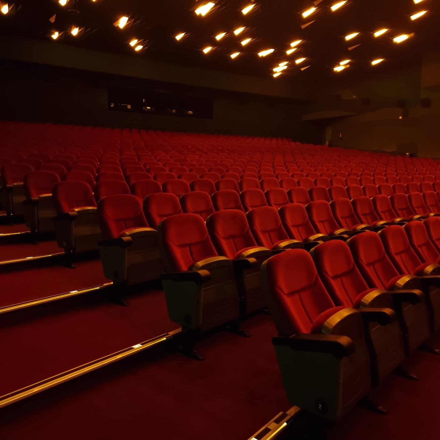 Wygląd dużej sali w Kino Kijów