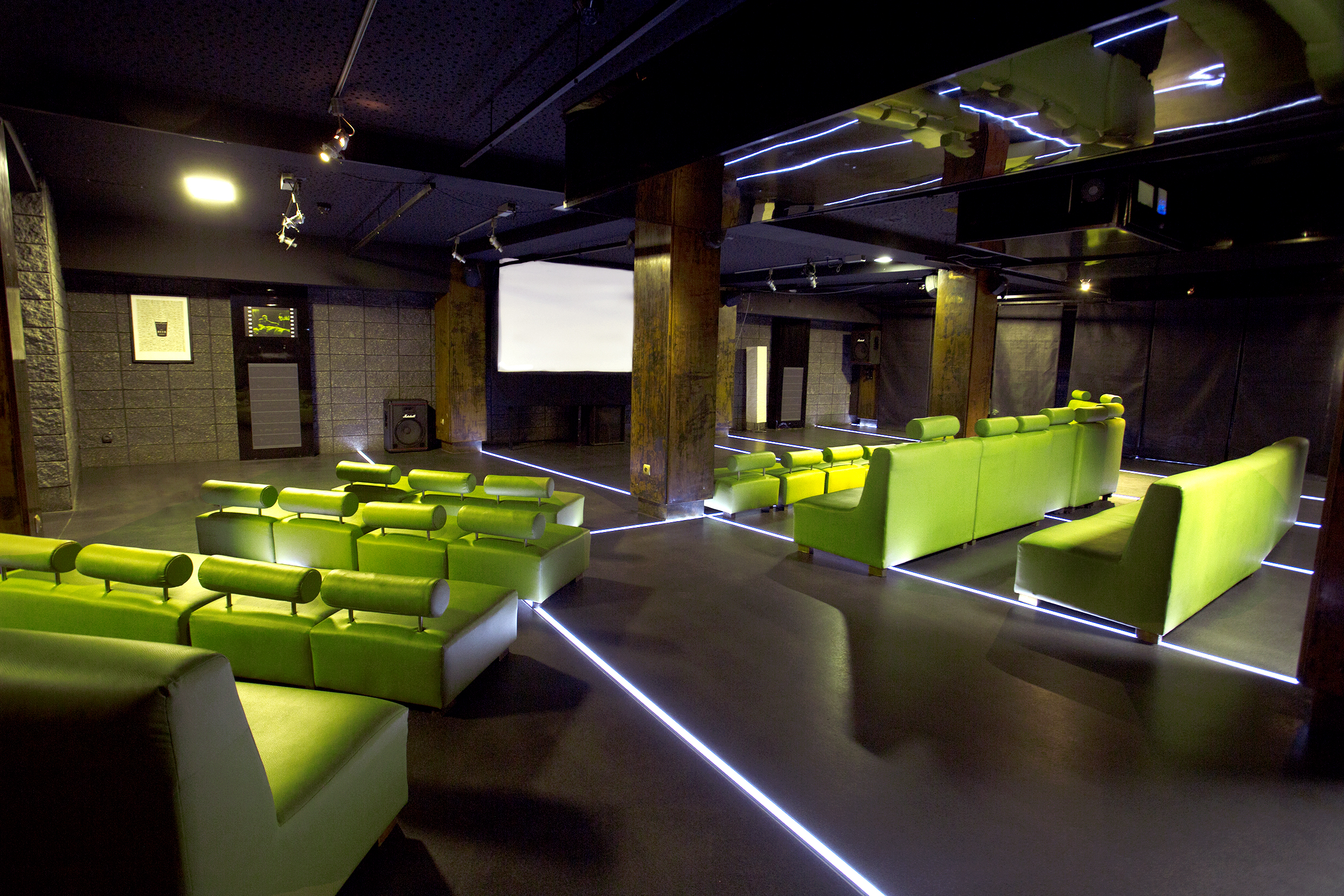 Wygląd sali klubowej w Kino Kijów